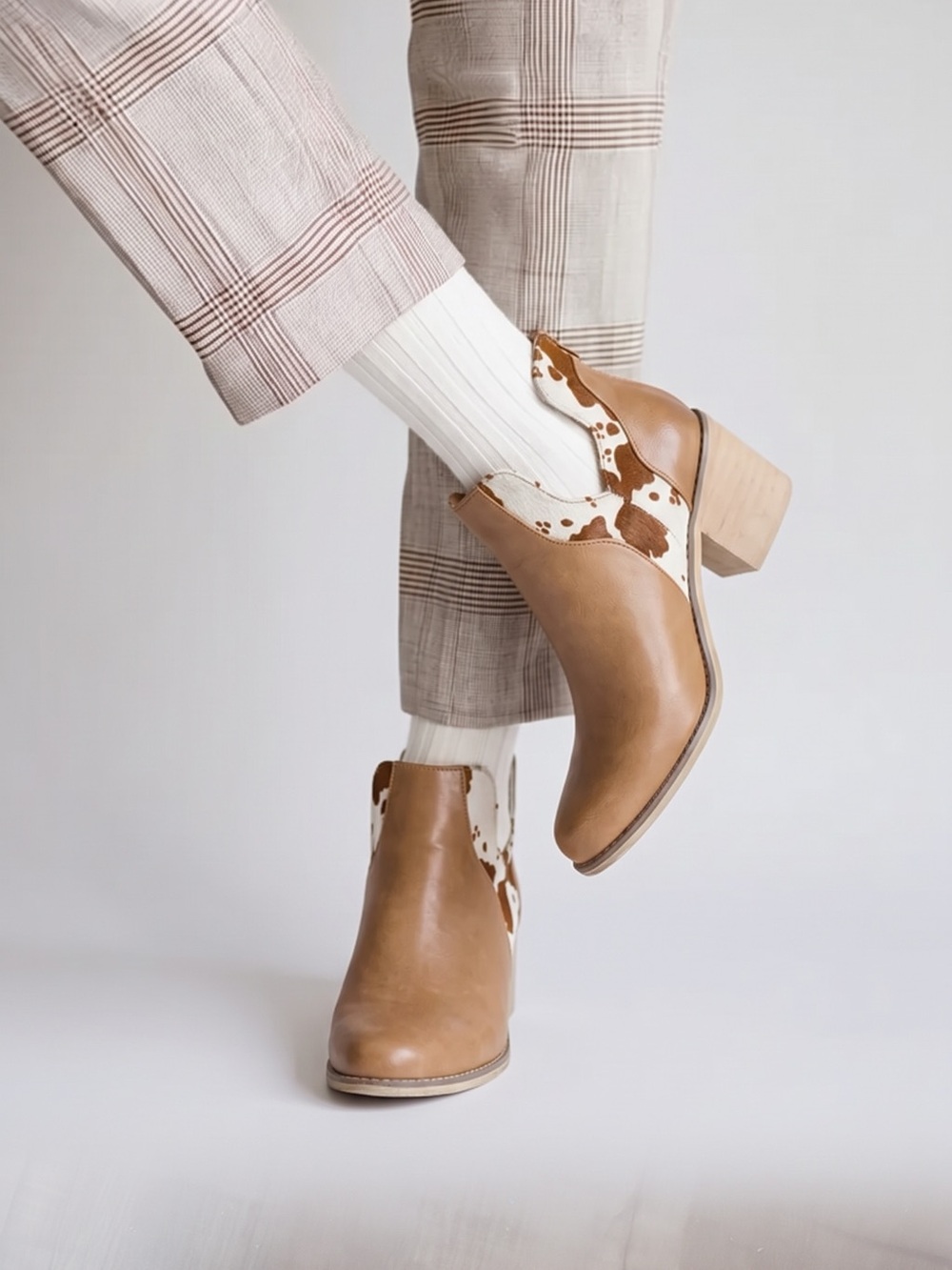 Natural Reflections Women Sz 8 faux Leather Ankle Boot Western Cowhide Accent